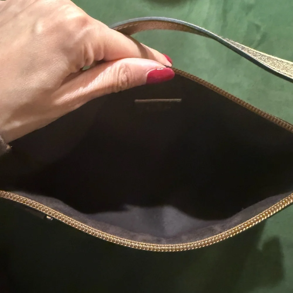 Gucci Tan Monogram Shoulder Bag - Picture 5 of 8